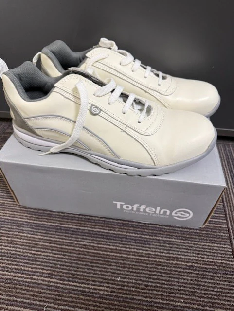 Toffeln 05100 off white trainer with safety toe cap